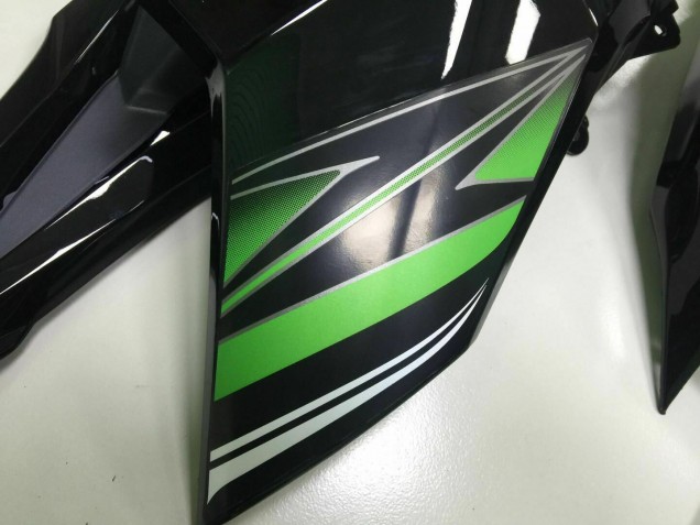 Green Black 2013-2016 Kawasaki Z800 Motorcycle Fairings Green Black 2013-2016 Kawasaki Z800 Motorcycle Fairings